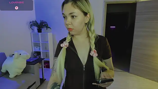 whoa-hoa-hoa-hoa-hoa online show from December 20, 9:19 pm