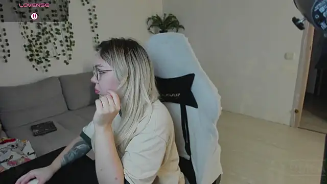 whoa-hoa-hoa-hoa-hoa online show from January 14, 8:03 pm