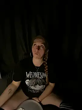 Stoner BarbieXX online show from August 5, 9:10 pm