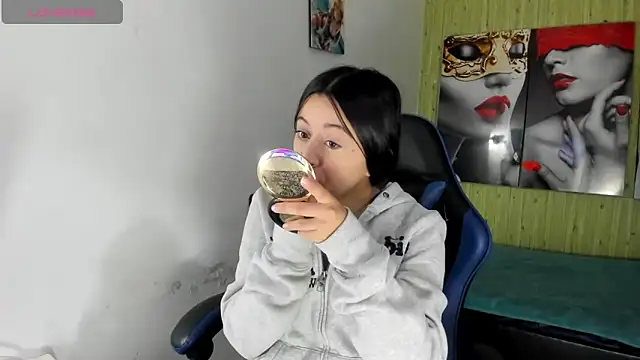 zoe connor19 online show from March 20, 8:47 pm