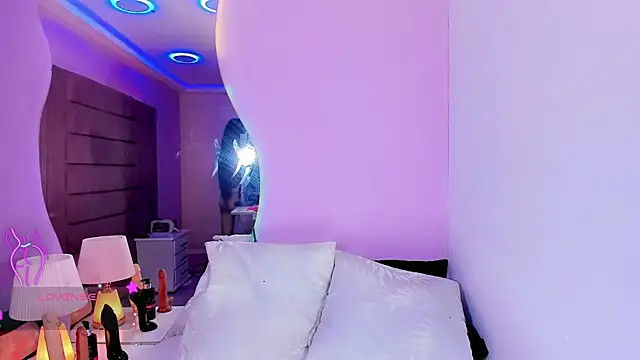 Shanelengel online show from November 5, 6:51 am