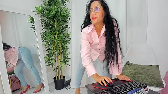 AnnaArela online show from February 11, 11:33 am