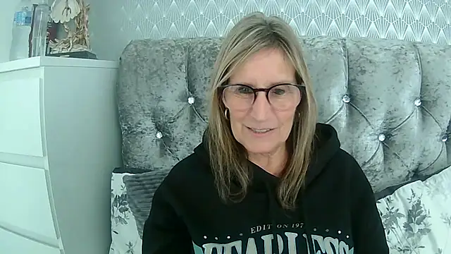 Additive Mature Linda online show from September 15, 1:19 pm