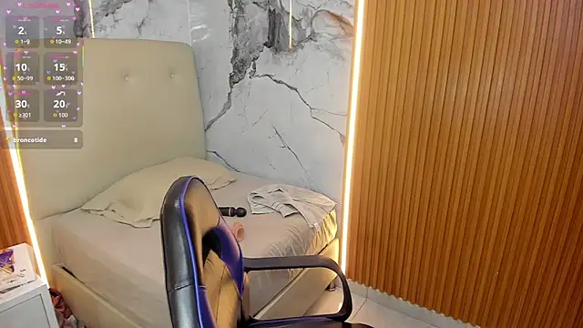 Snapshot of Alyssapark chatting on October 24, 7:21 pm Alyssapark online show from October 24, 7:21 pm