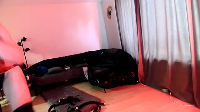 manforhotfun online show from March 31, 8:47 am