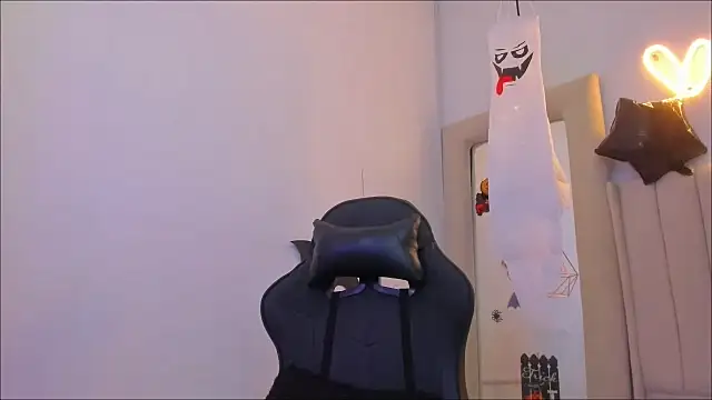 Snapshot of Zoeth_Ruiz chatting on October 27, 1:50 pm Zoeth Ruiz online show from October 27, 1:50 pm