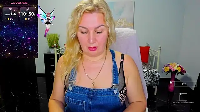 Lili Crossi online show from October 4, 6:19 am