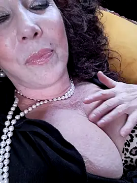 Snapshot of GypsyEsmeralda chatting on October 30, 12:06 pm GypsyEsmeralda online show from October 30, 12:06 pm