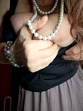 Snapshot of GypsyEsmeralda chatting on October 5, 3:39 pm GypsyEsmeralda online show from October 5, 3:39 pm