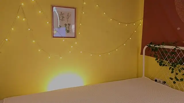 Snapshot of lea_belle_ chatting on October 2, 5:40 pm lea belle  online show from October 2, 5:40 pm