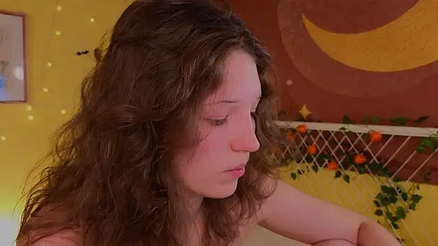 Snapshot of lea_belle_ chatting on October 23, 4:35 pm lea belle  online show from October 23, 4:35 pm