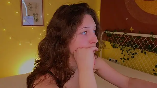 Snapshot of lea_belle_ chatting on October 6, 6:45 pm lea belle  online show from October 6, 6:45 pm