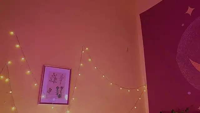 Snapshot of lea_belle_ chatting on September 19, 5:12 pm lea belle  online show from September 19, 5:12 pm