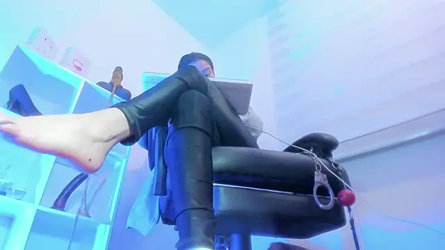 charlotte joliedart online show from October 9, 10:47 pm