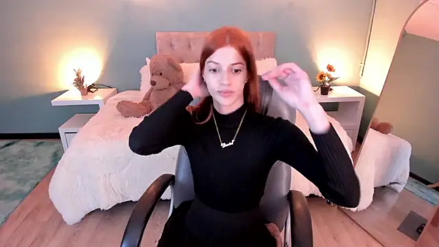 Snapshot of Nora_Vennucci chatting on October 31, 7:29 pm Nora Vennucci online show from October 31, 7:29 pm