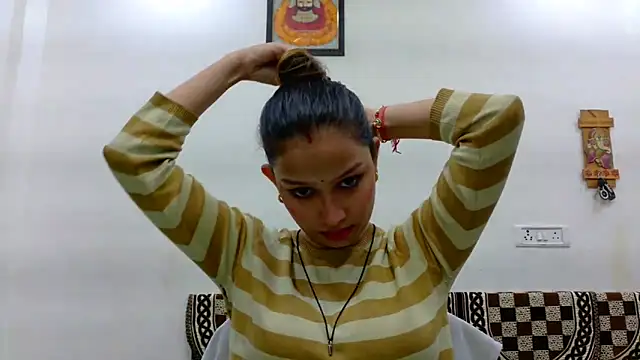 Aleena Rai online show from October 8, 7:40 pm