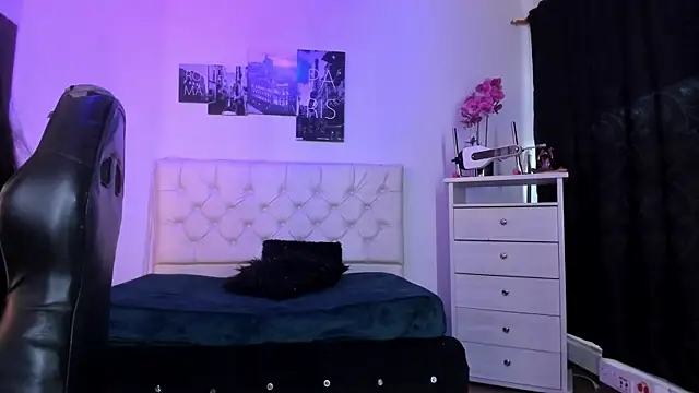 Amy Kiitty  online show from October 18, 1:14 pm