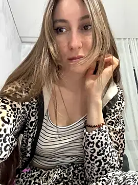 Snapshot of viviandaimond1 chatting on October 8, 7:40 pm viviandaimond1 online show from October 8, 7:40 pm