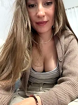 Snapshot of viviandaimond1 chatting on October 9, 8:02 pm viviandaimond1 online show from October 9, 8:02 pm