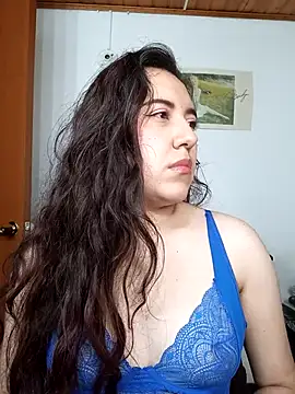 Snapshot of Emi_chik chatting on October 25, 11:07 am Emi chik online show from October 25, 11:07 am