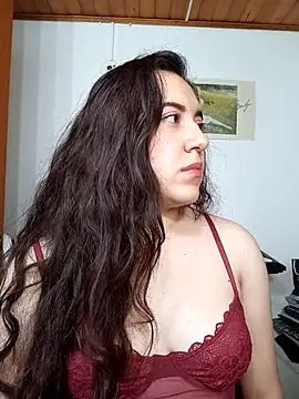 Snapshot of Emi_chik chatting on October 31, 11:47 am Emi chik online show from October 31, 11:47 am