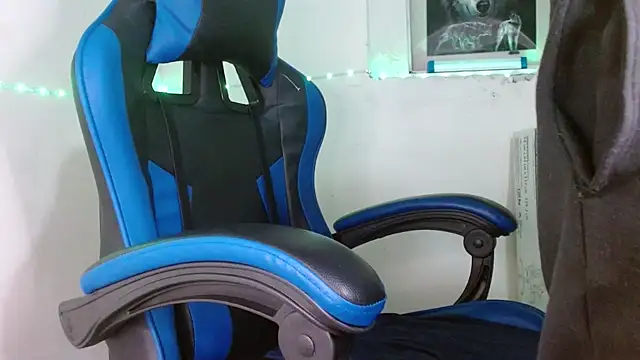 Snapshot of SexyBoy-Bigclit chatting on October 29, 9:13 am SexyBoy-Bigclit online show from October 29, 9:13 am