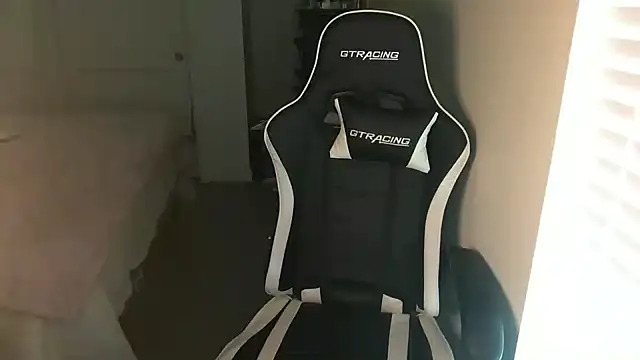 explosivekitty69 online show from October 8, 11:42 pm