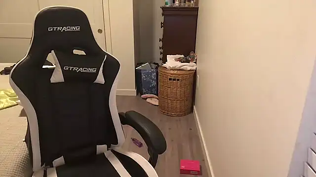 explosivekitty69 online show from October 11, 4:28 am