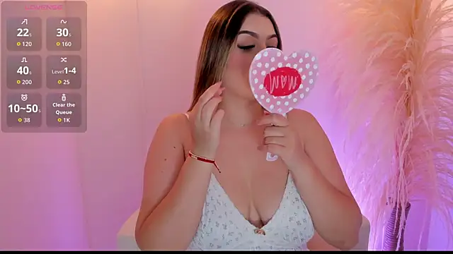 thaliafox  online show from October 15, 12:35 am