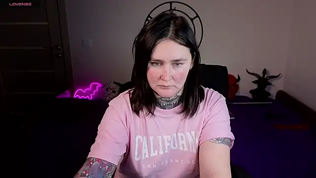 Emmybrightj  online show from December 22, 2:47 am