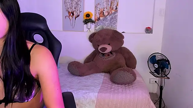 Snapshot of Ashley_Evans18 chatting on October 13, 1:36 pm Ashley Evans18 online show from October 13, 1:36 pm