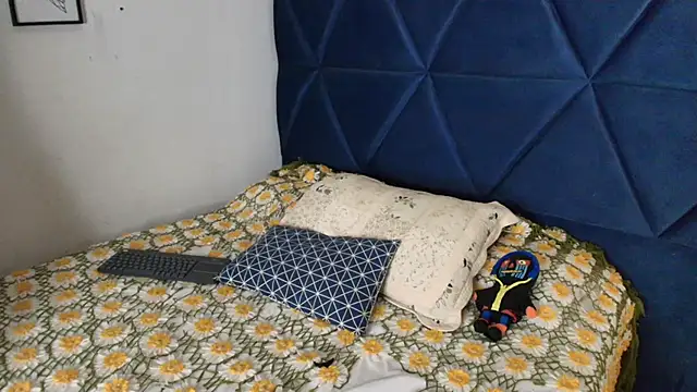 Snapshot of Akane_Uwu chatting on September 29, 6:13 pm Akane Uwu online show from September 29, 6:13 pm