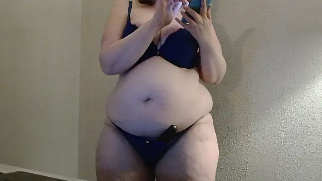 Snapshot of desiree1981 chatting on October 8, 6:12 pm desiree1981 online show from October 8, 6:12 pm