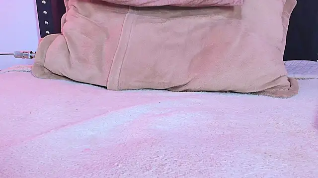 dafne queenn online show from November 13, 1:43 pm