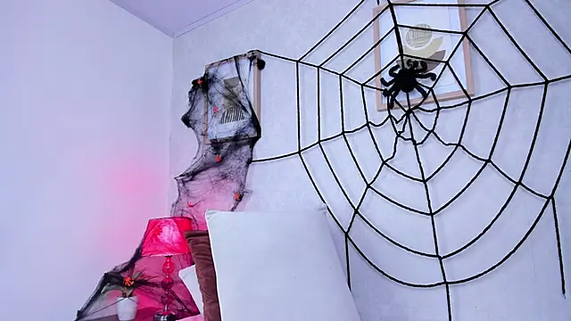 Snapshot of Caroline_dh chatting on October 29, 3:58 pm Caroline dh online show from October 29, 3:58 pm