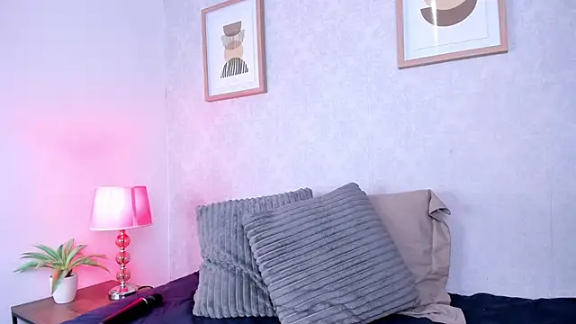 Snapshot of Caroline_dh chatting on October 17, 4:10 pm Caroline dh online show from October 17, 4:10 pm