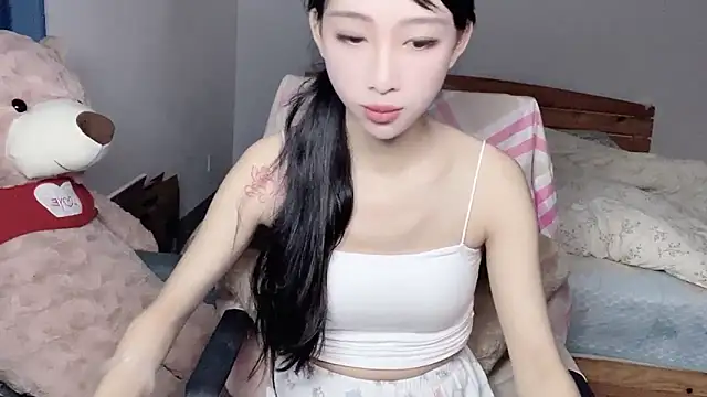 Snapshot of Lili-2 chatting on October 13, 1:58 pm Lili-2 online show from October 13, 1:58 pm