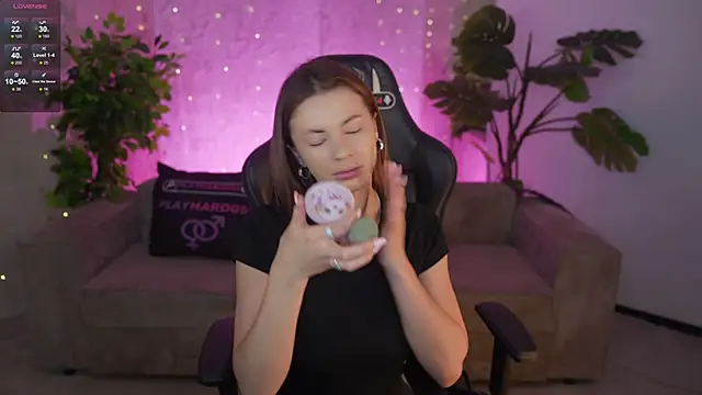 Julia  Star  online show from July 1, 7:41 am