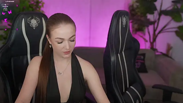 Julia  Star  online show from April 22, 3:31 pm