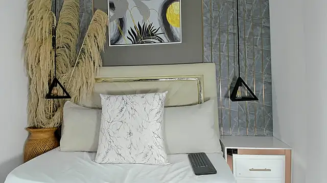 Emma Payton online show from September 29, 11:37 am