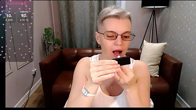 Cutie Erikaa1 online show from November 5, 9:58 am