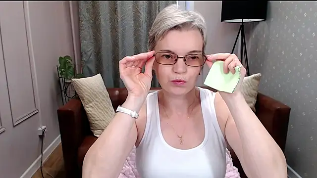 Snapshot of Cutie_Erikaa1 chatting on November 1, 9:57 am Cutie Erikaa1 online show from November 1, 9:57 am