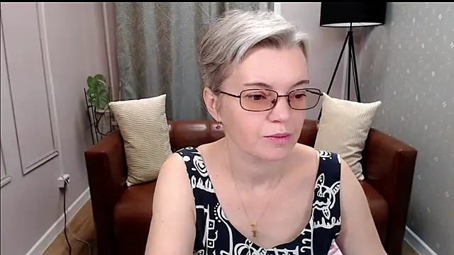 Snapshot of Cutie_Erikaa1 chatting on October 29, 2:16 am Cutie Erikaa1 online show from October 29, 2:16 am