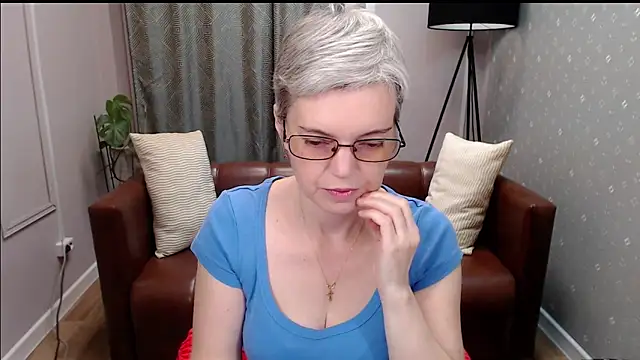 Snapshot of Cutie_Erikaa1 chatting on October 22, 2:16 am Cutie Erikaa1 online show from October 22, 2:16 am