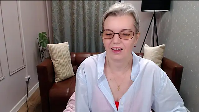 Snapshot of Cutie_Erikaa1 chatting on October 31, 2:35 am Cutie Erikaa1 online show from October 31, 2:35 am