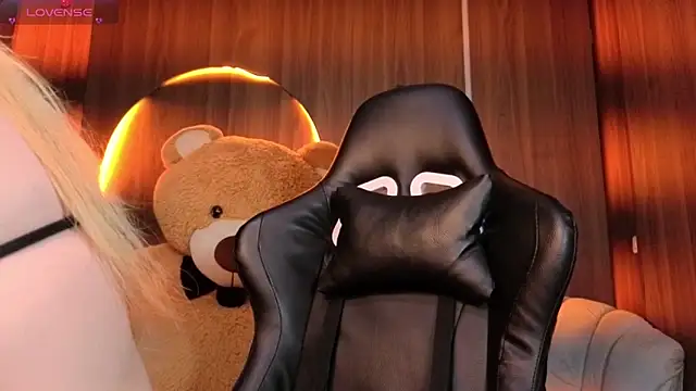 Kitty fox b online show from February 10, 1:36 pm