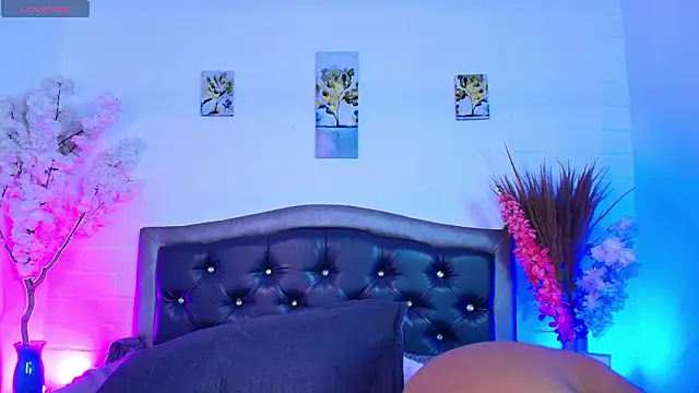 Triipsy online show from February 9, 8:00 pm