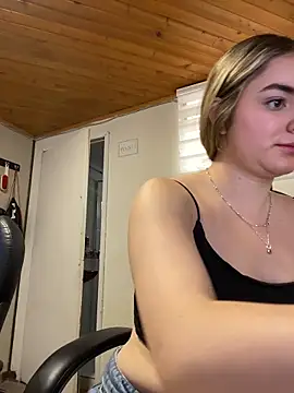 imlindapink online show from March 7, 9:22 pm