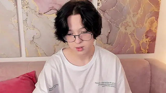 fiamoory online show from October 18, 6:05 am