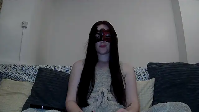 LexiSnowUK online show from March 25, 8:23 pm